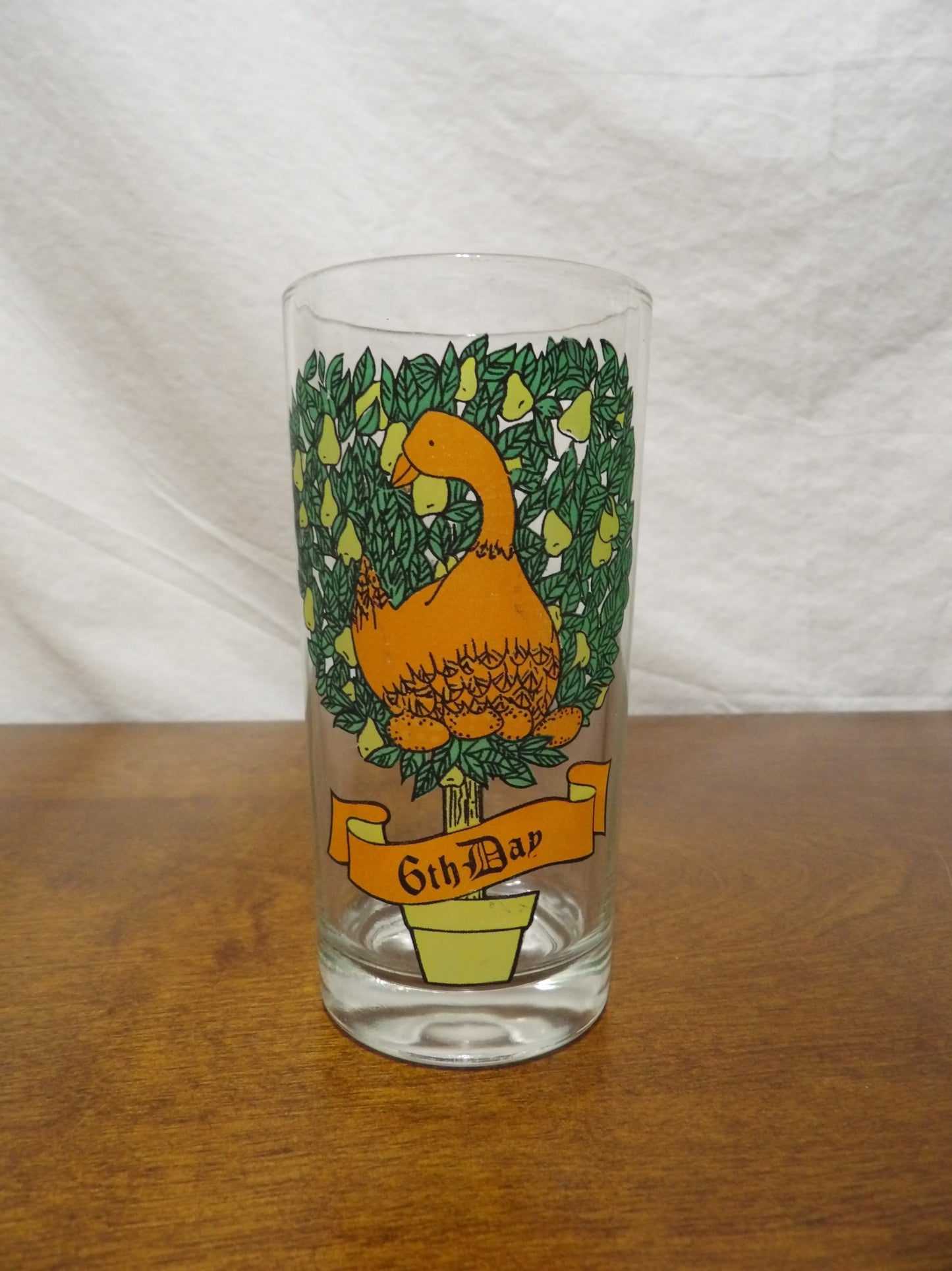VINTAGE Jeanette Glassware Sixth Day of Christmas Glass