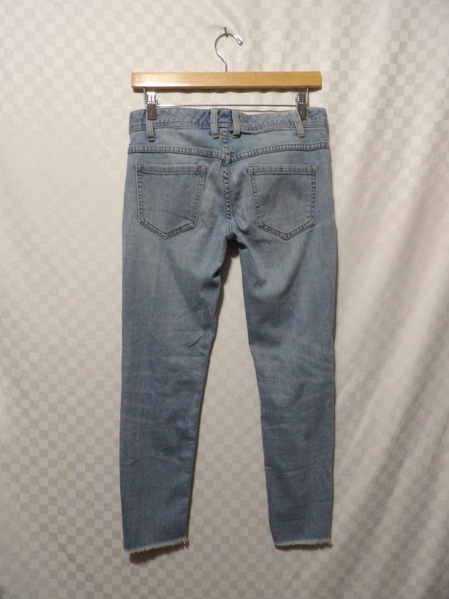 FREE PEOPLE Distressed Jeans | 26