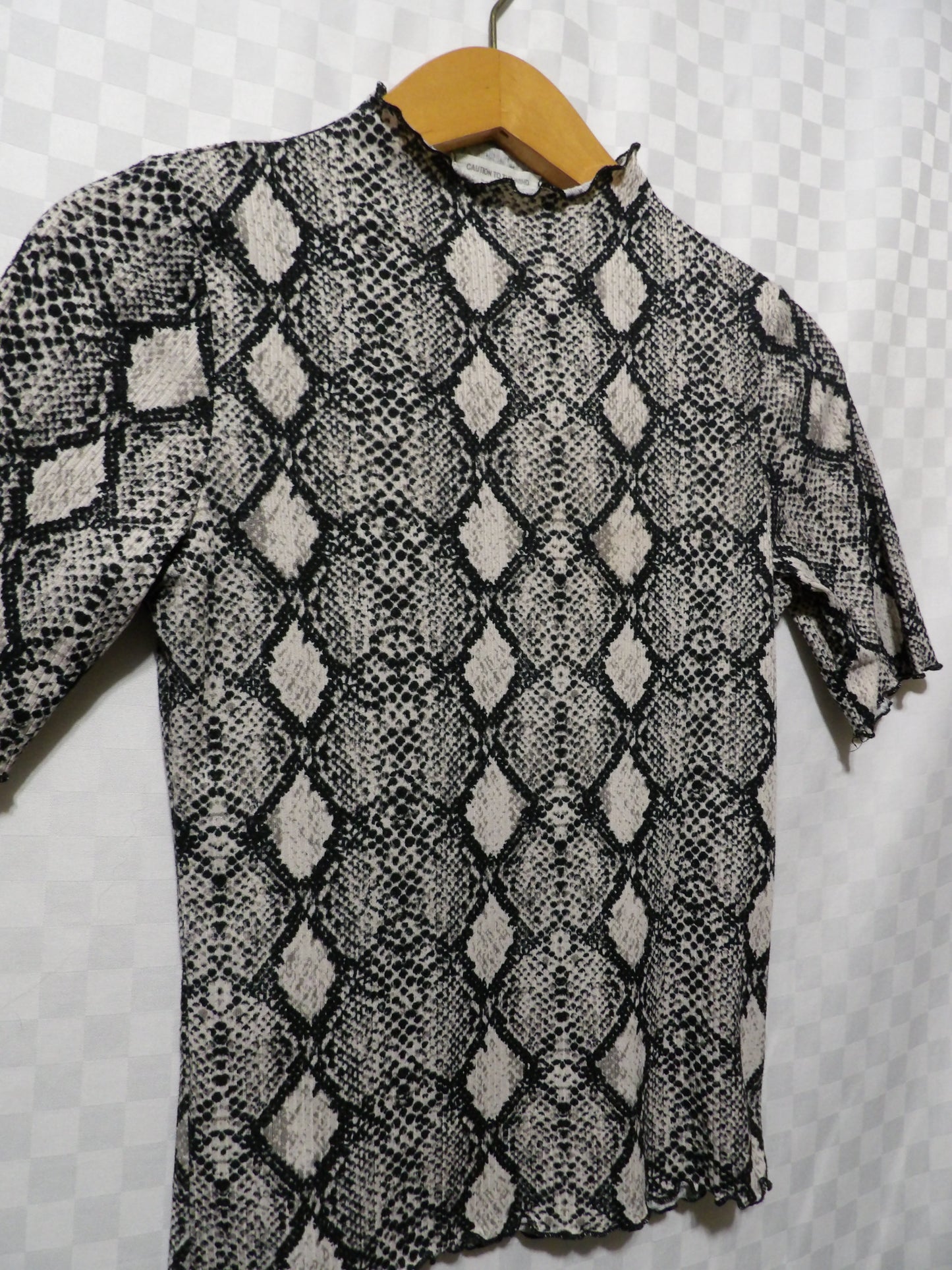 CAUTION TO THE WIND Snakeskin Mock Neck Blouse | XS-S
