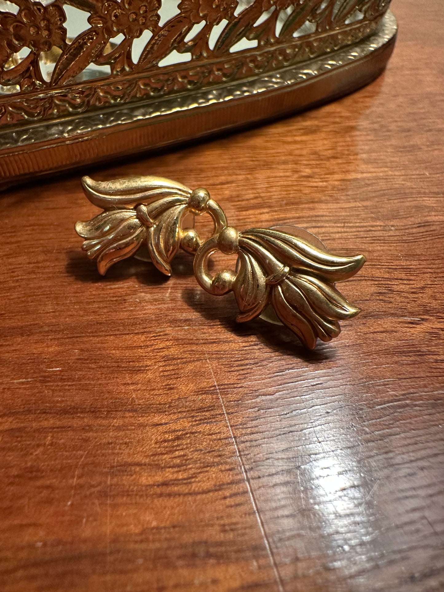VINTAGE Gold Tone Flower Earrings