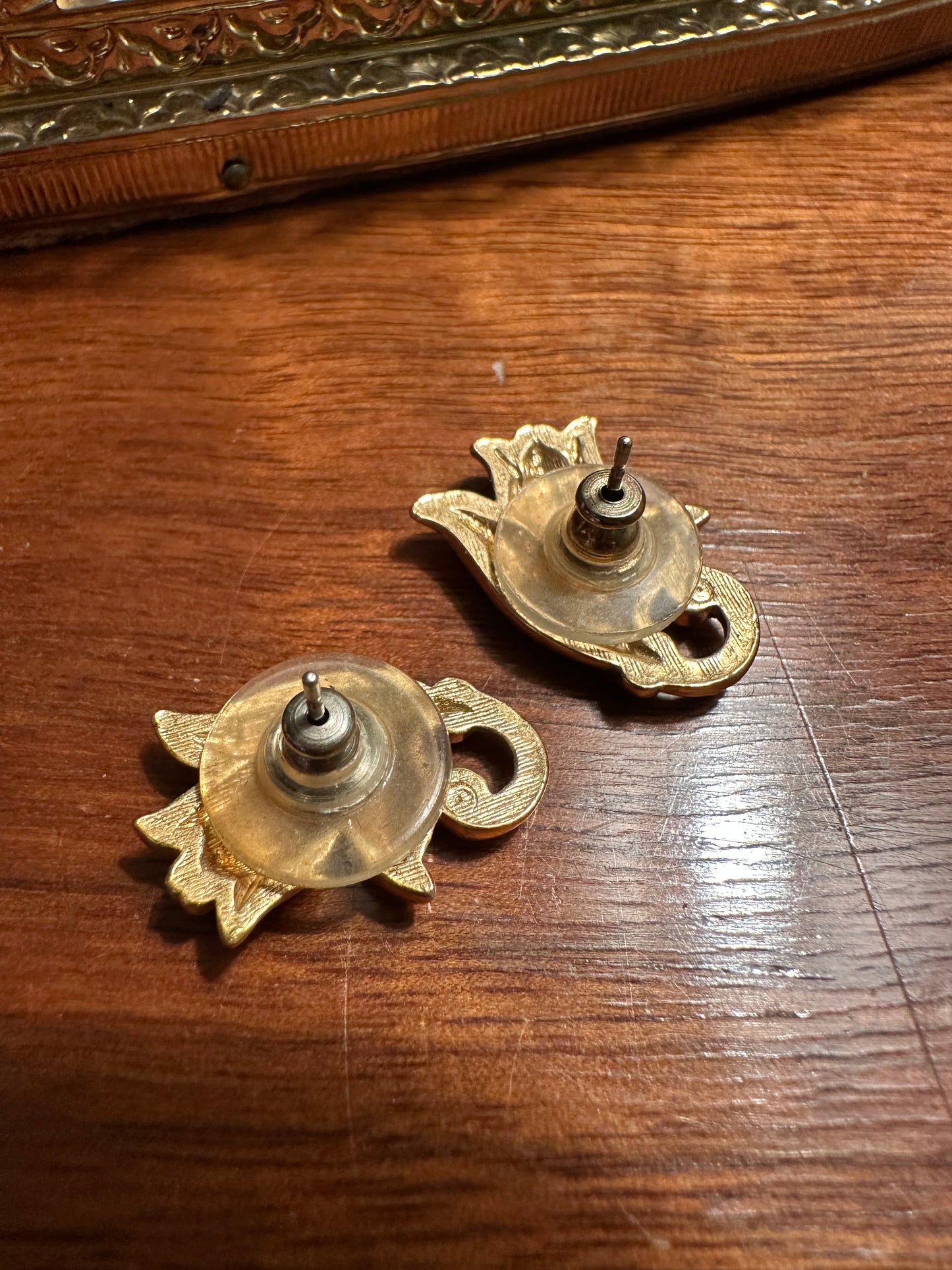 VINTAGE Gold Tone Flower Earrings