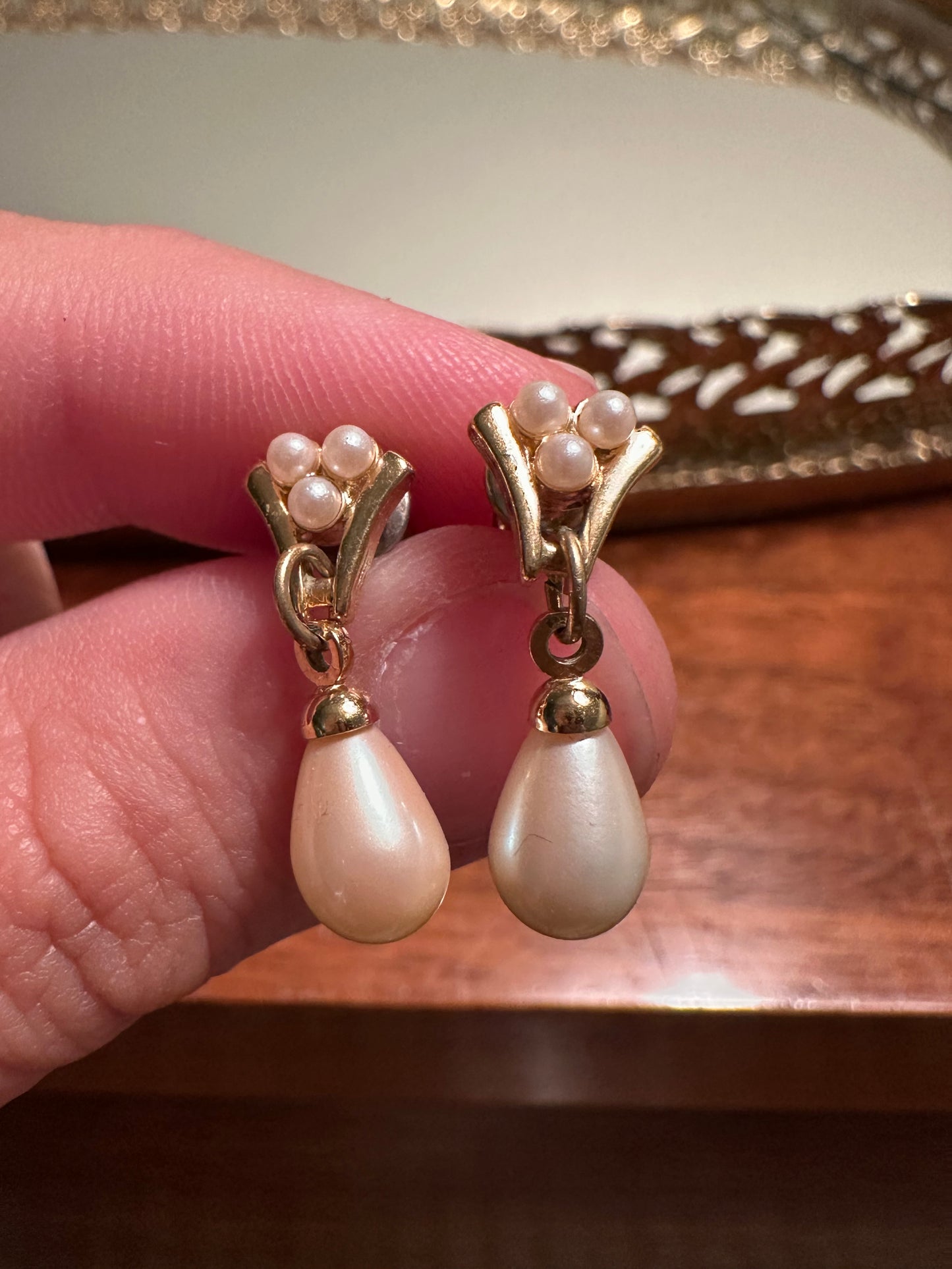 VINTAGE Faux Pearl + Gold Tone Dangly Earrings