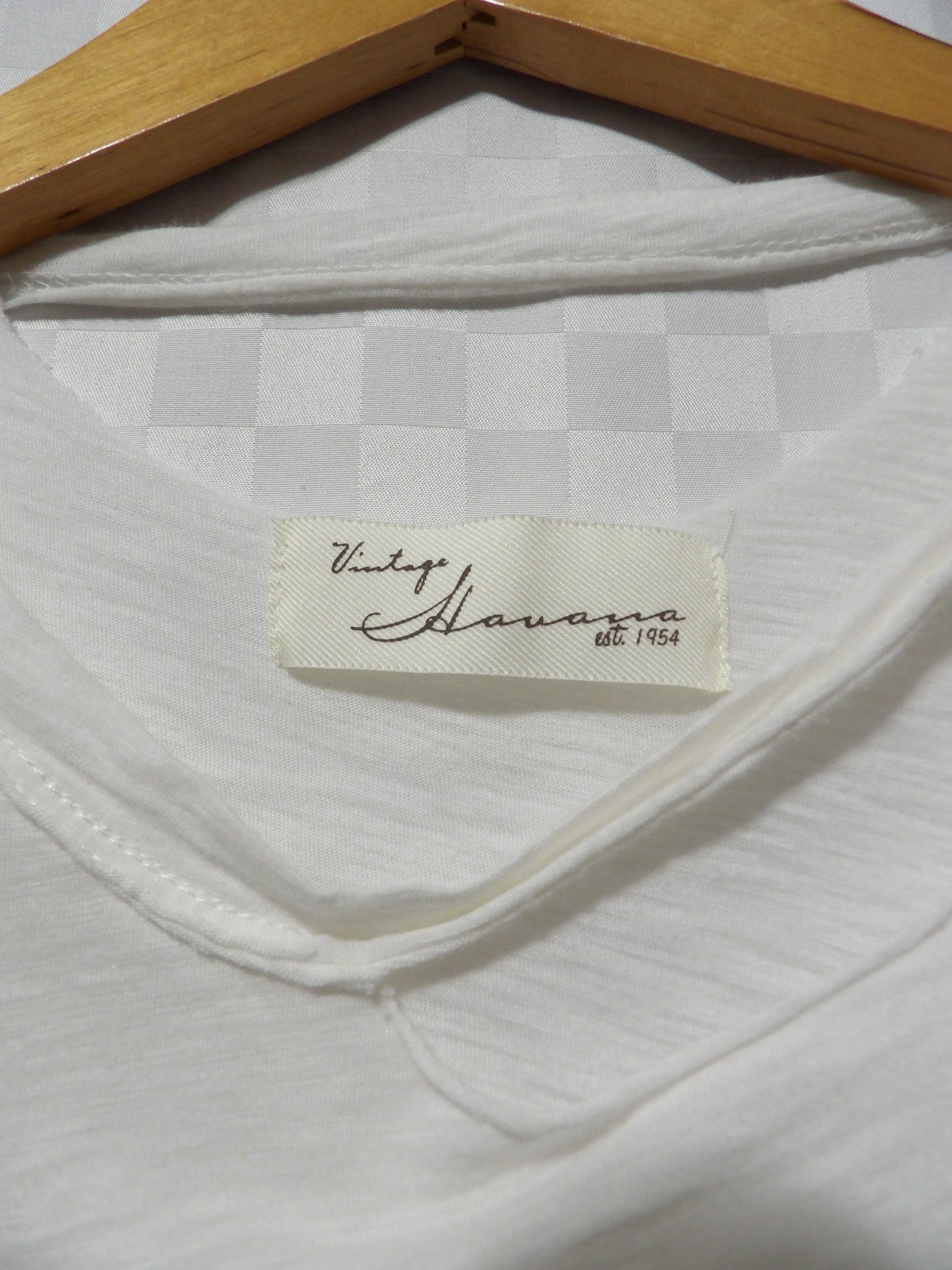 VINTAGE HAVANA Distressed Tee | S