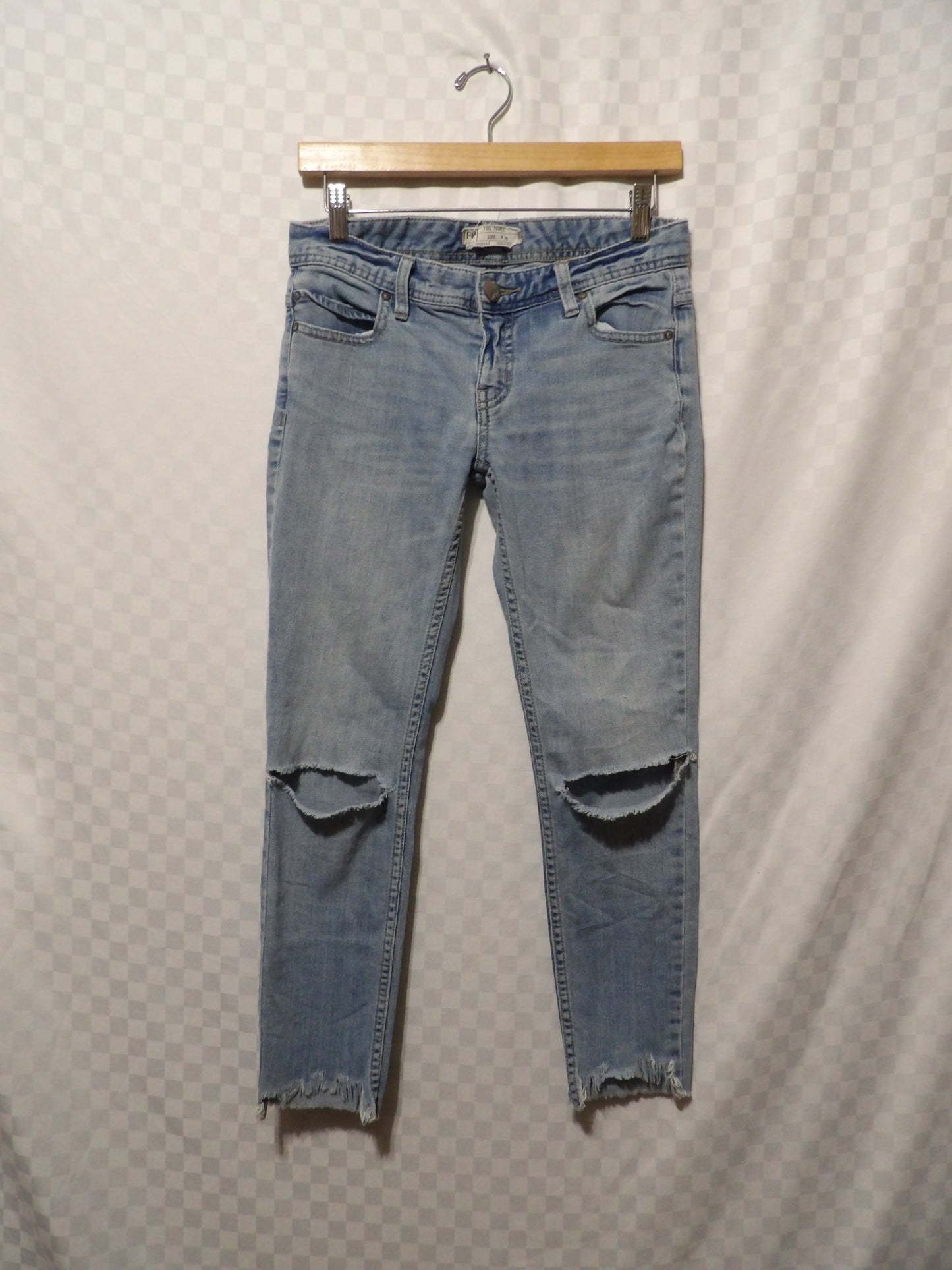 FREE PEOPLE Distressed Jeans | 26