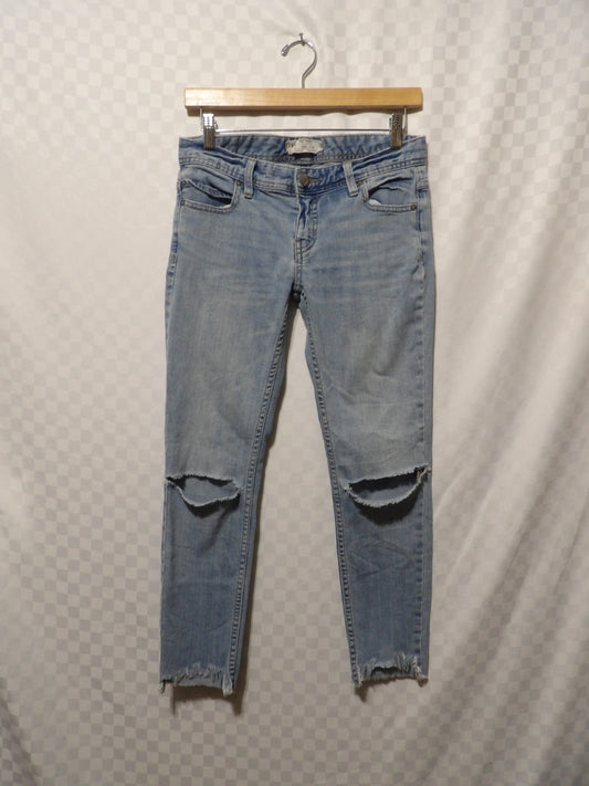 FREE PEOPLE Distressed Jeans | 26