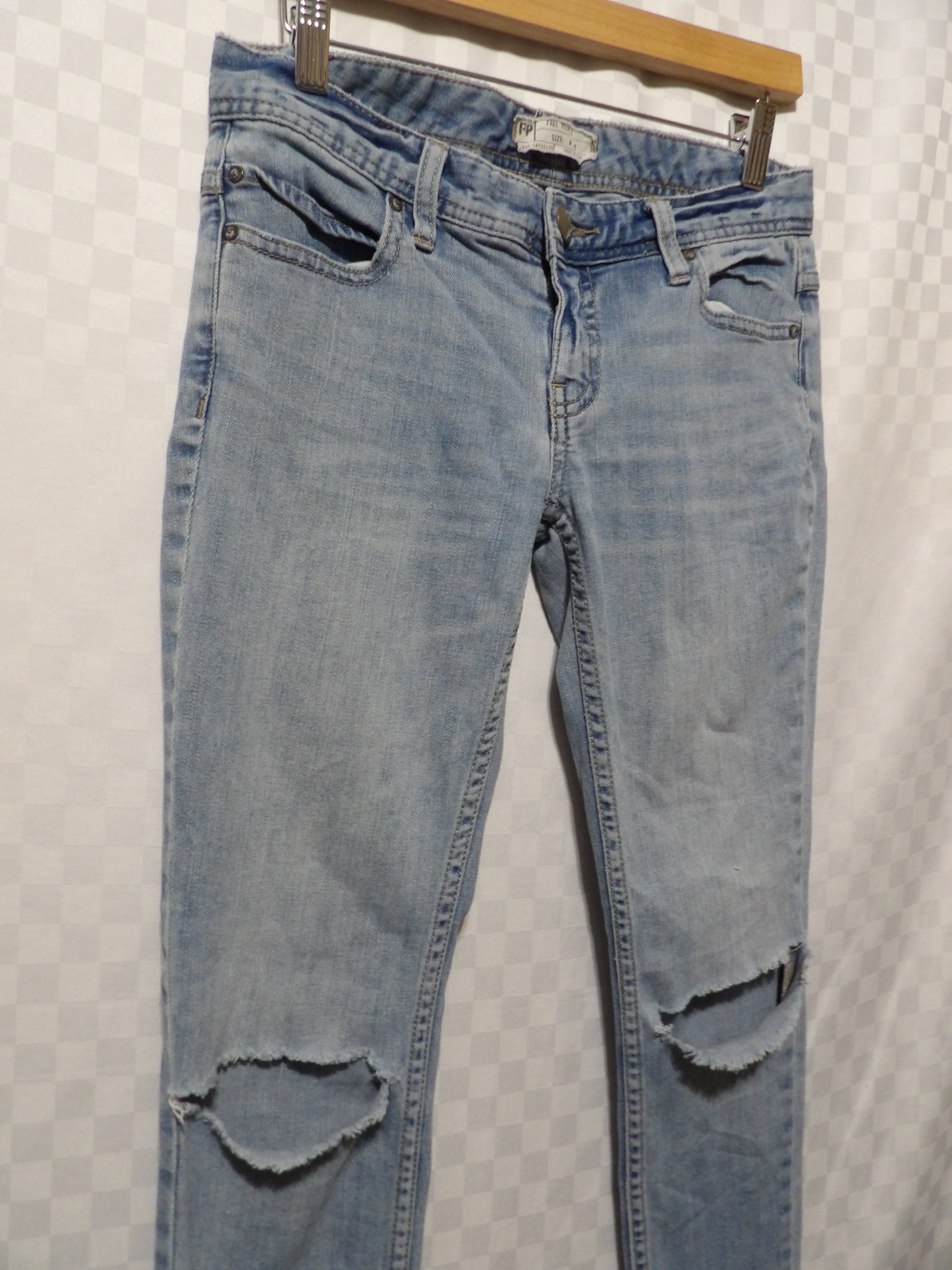 FREE PEOPLE Distressed Jeans | 26