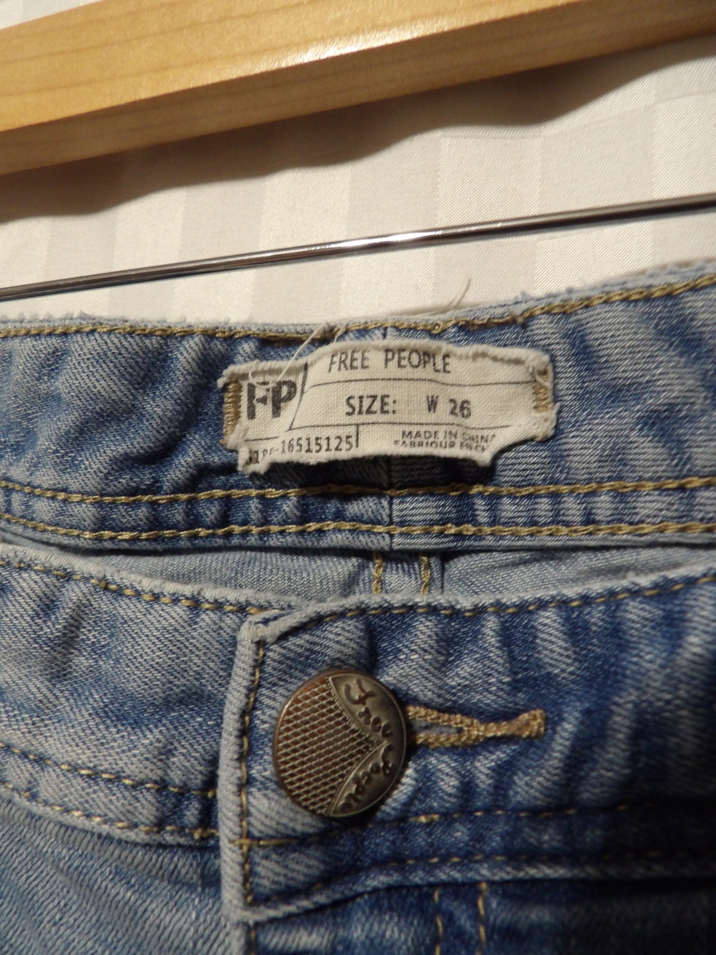 FREE PEOPLE Distressed Jeans | 26