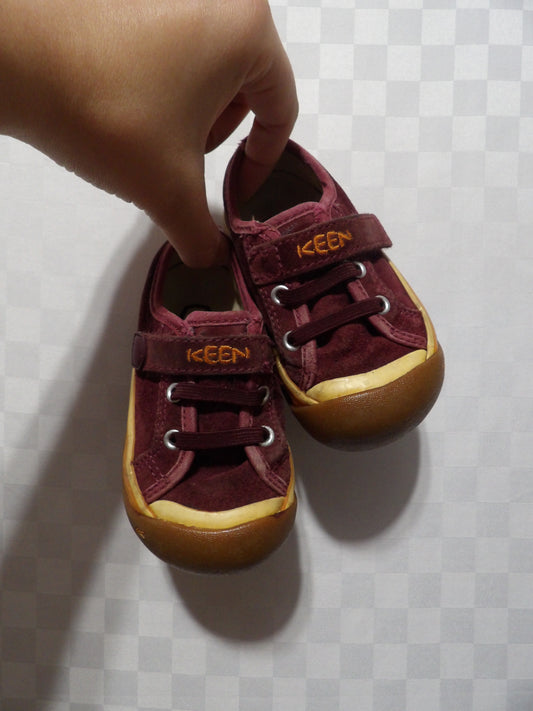 VINTAGE Keen Tennis Shoes | 5