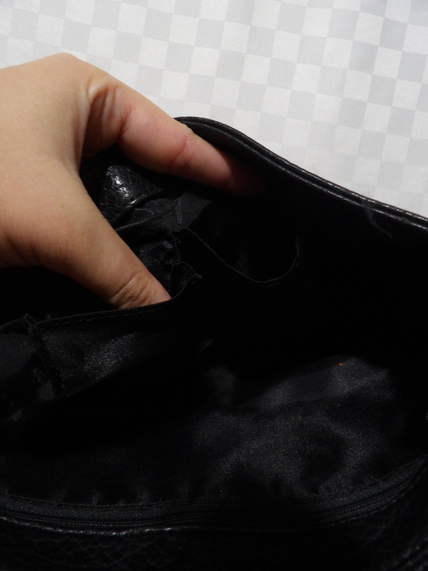 VINTAGE Y2K Leather Guess Purse | OS