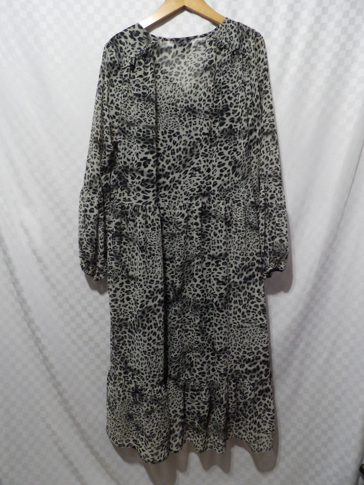 GIGIO Tiered Long Sleeve Leopard Print Dress | L