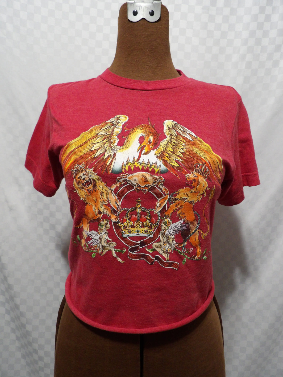 QUEEN Red Cropped Band Tee | S