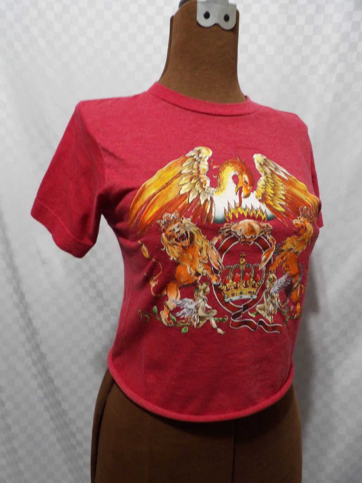QUEEN Red Cropped Band Tee | S
