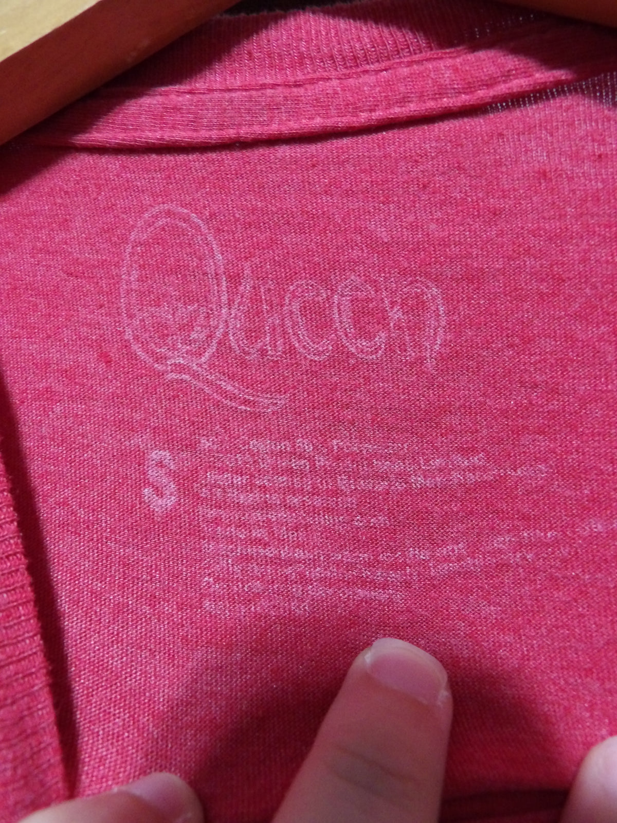 QUEEN Red Cropped Band Tee | S